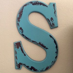 ‘S’ Wall Decor